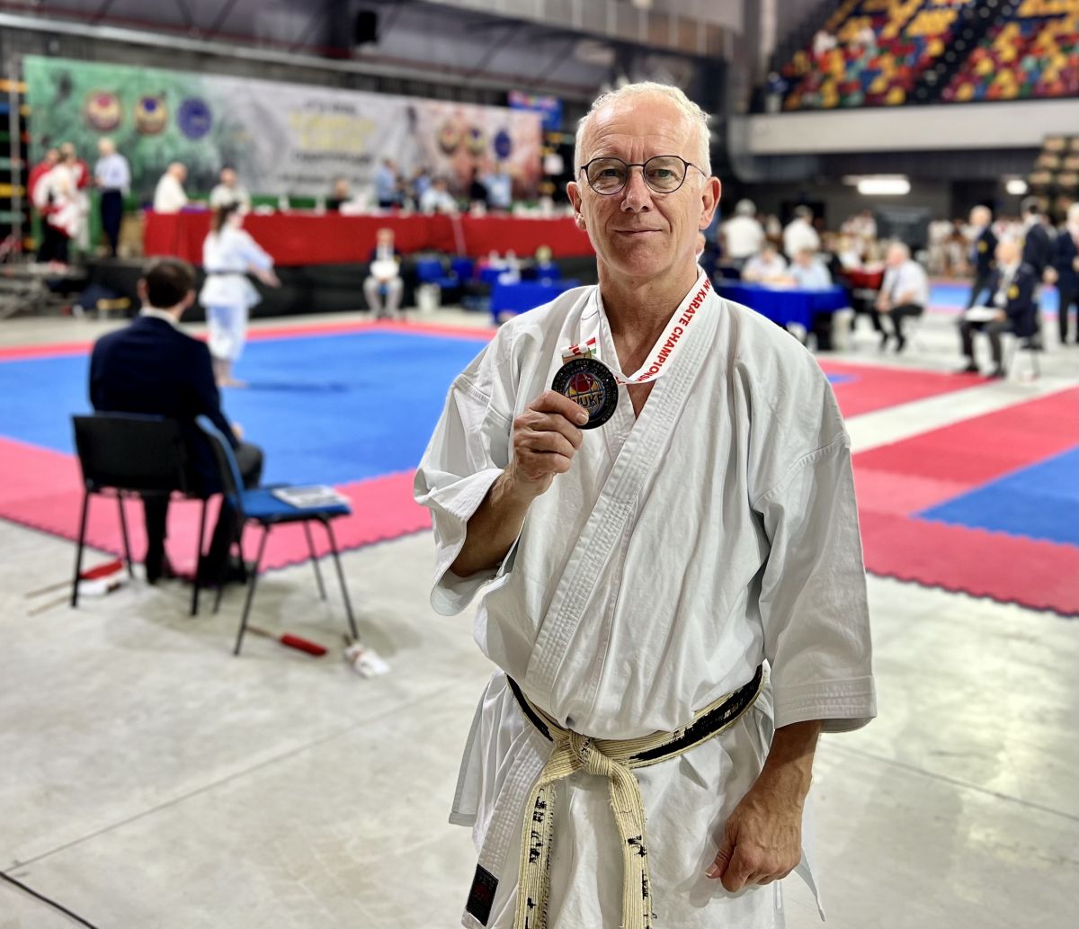 Karate_Ralph mit Medaille_2022_2022-11-03_WUKF-EM_b_020 (002).JPG